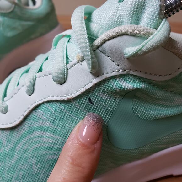 Nike Girls Size 7Y Tanjun Mint Blue Marble Running Shoe Swirl Pattern Athletic - Picture 4 of 6